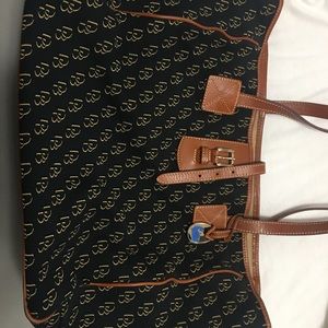 Dooney & Bourke Bags - Dooney & Bourke Large Tote Dooney & Bourke Bags - Dooney & Bourke Large Tote